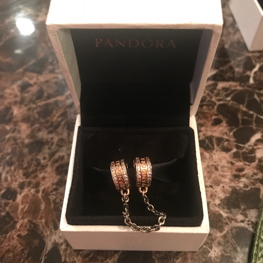 Pandora Rose